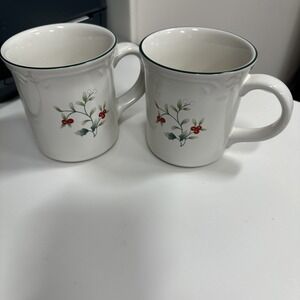 Lot 2 Pfaltzgraff Winterberry Christmas Mugs 4" Tall‎